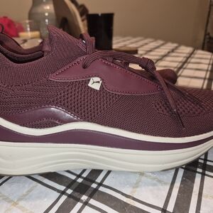 Puma Women's Maroon Sneakers